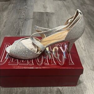 NEW IN BOX Delicacy Silver Sequin Strappy Heels, size 9